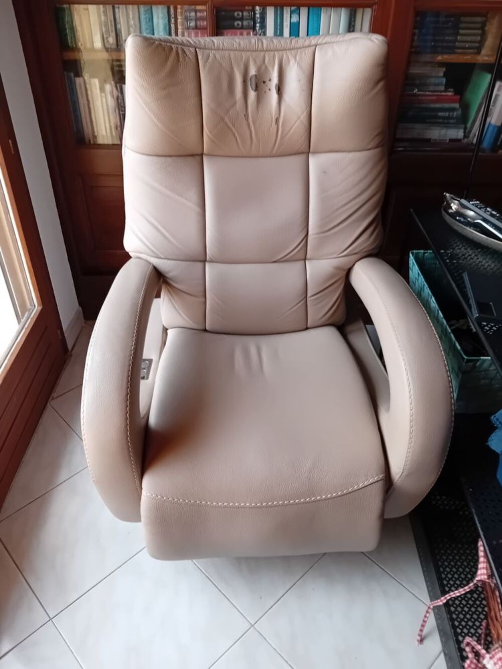 2 fauteuils electriques fonction relax . .
Meubles