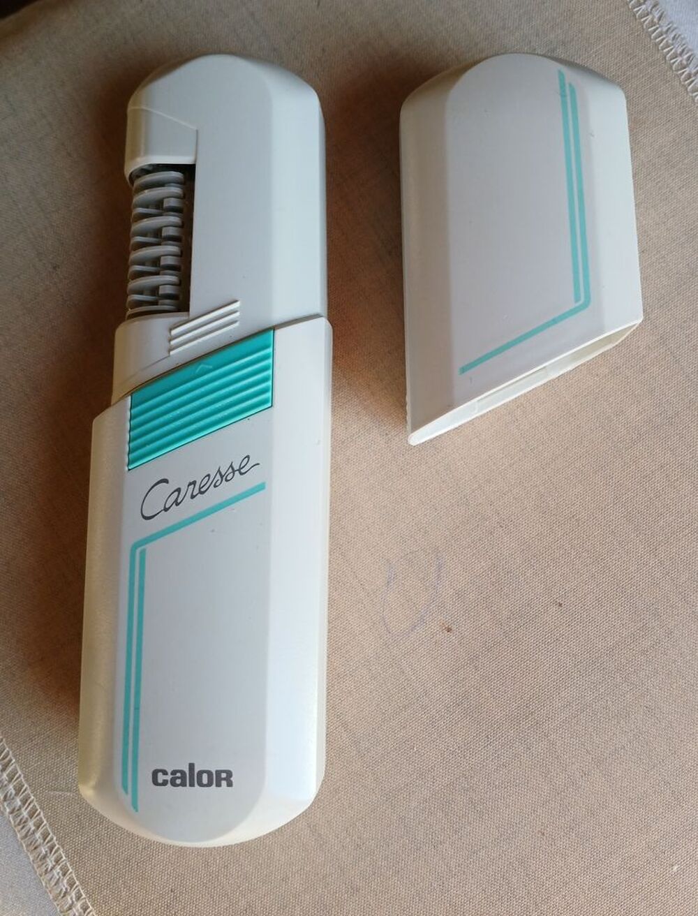 EPILATEUR "CARESSE" de "CALOR" + TROUSSE DE TRANSPORT Electrom�nager