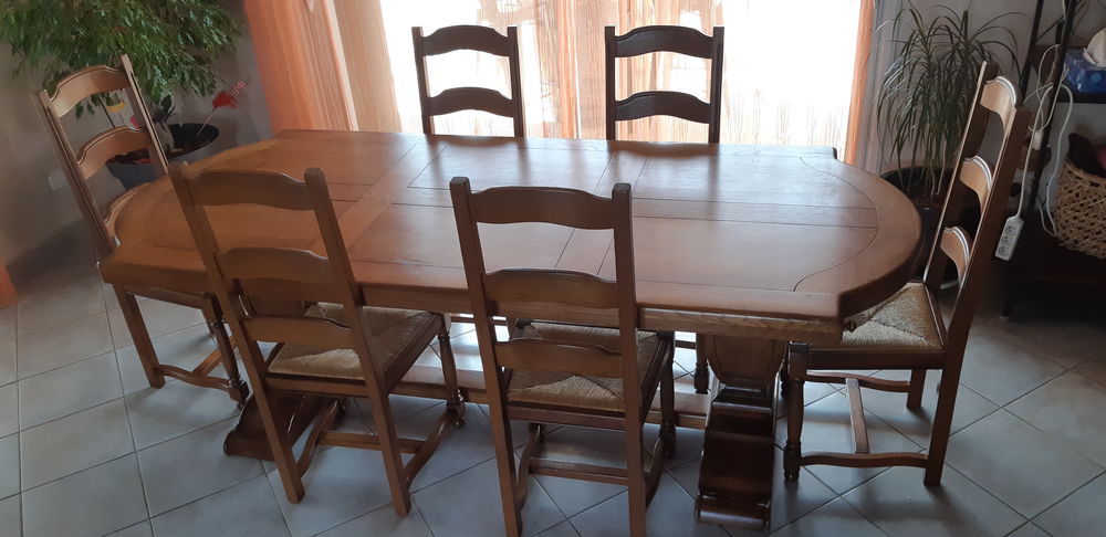 VAISSELIER + TABLE + 6 CHAISES EN CHENE MASSIF
Meubles