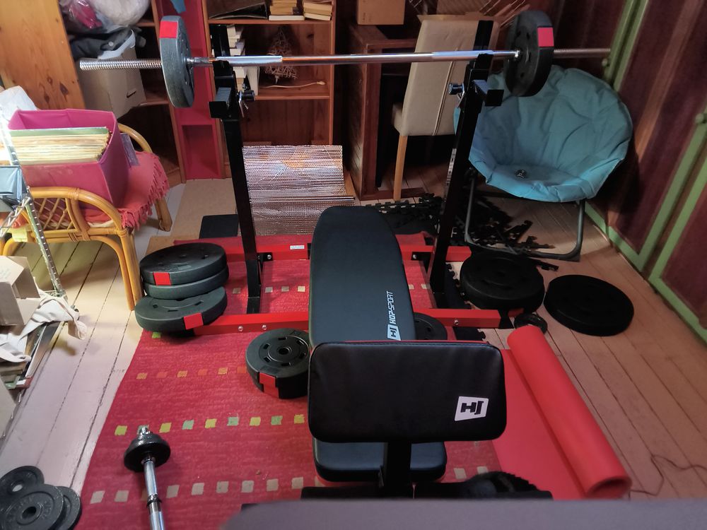 banc muscu + chandelles + barres + 90 kgs poids Sports