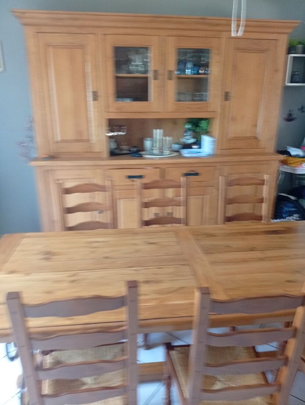 Buffet vaisselier et table et 6 chaises Meubles