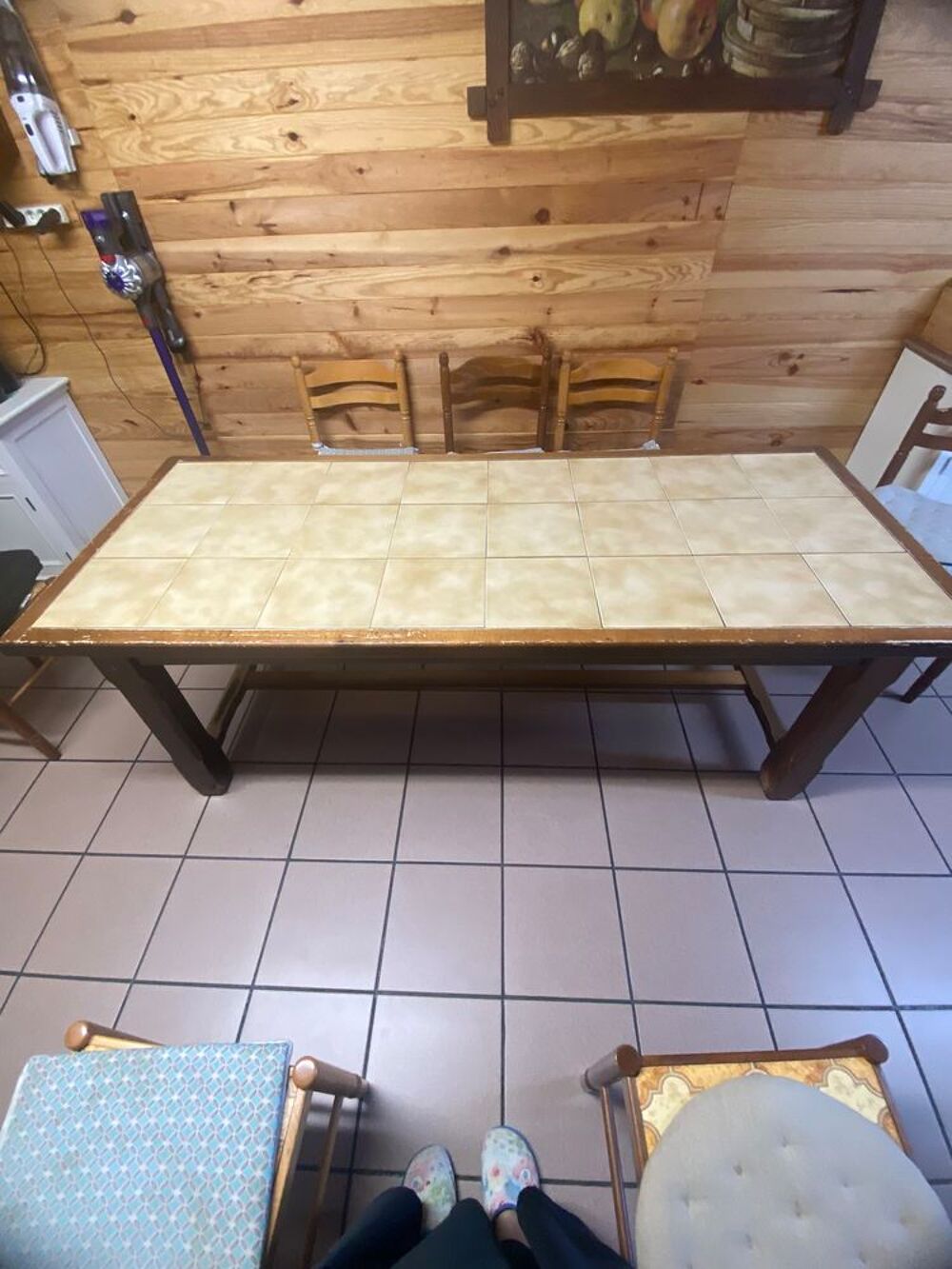 Grande table en bois carrel&eacute;e Meubles