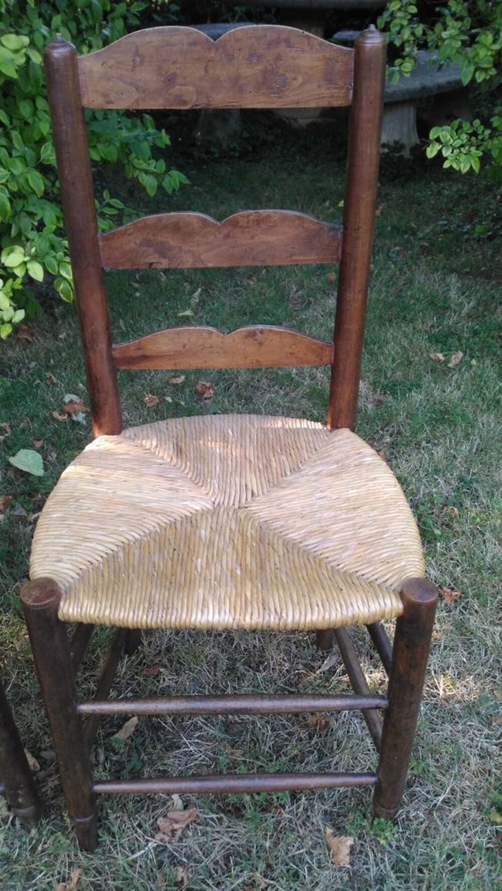 lot de 2 chaises rustiques bon &eacute;tat Meubles
