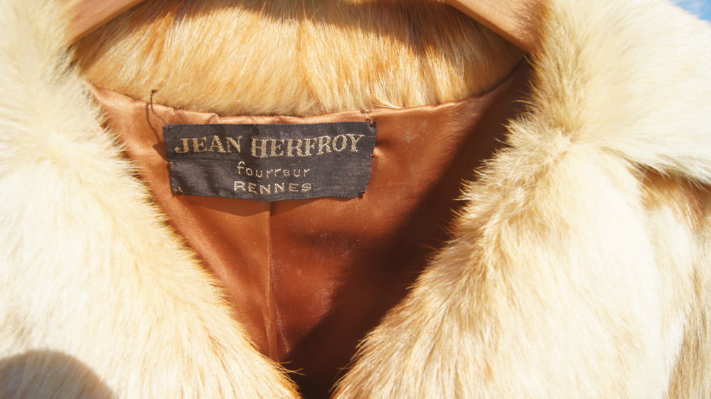 veste en fourrure . Vtements