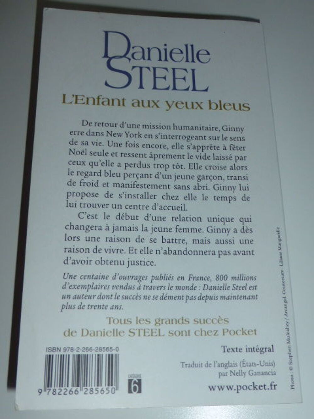 L'enfant aux yeux bleus Danielle Steel Pocket Livres et BD