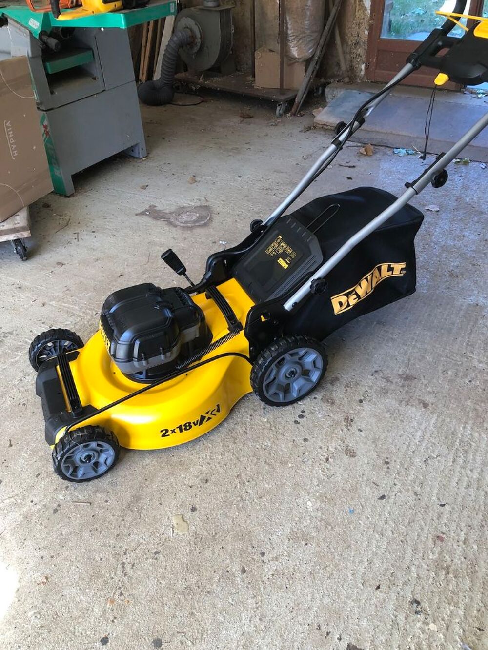 tondeuse &agrave; batterie DeWalt DCMW564N Jardin