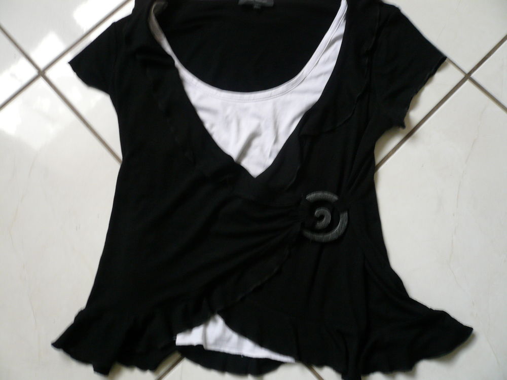 Haut noir et blanc T 42/44 Vêtements