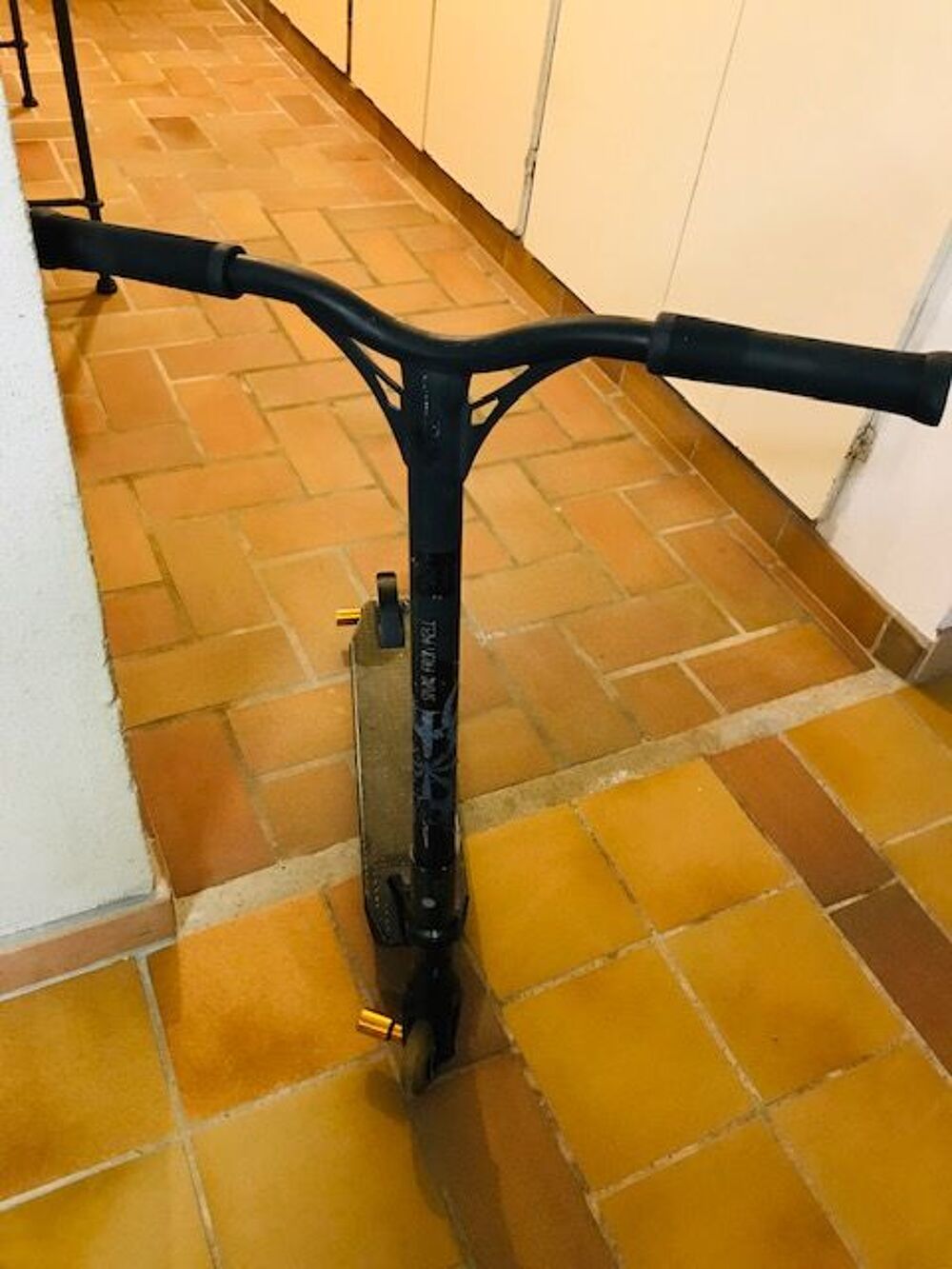 Trottinette Hades d'occasion bon &eacute;tat
Vélos