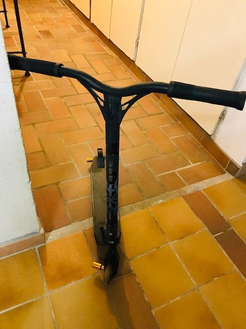Trottinette Hades d'occasion bon tat
0 Mazeray (17)