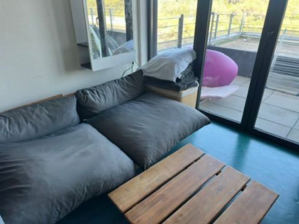 Canap&eacute; bas modulable gris en bois v&eacute;ritable, comme neuf Meubles