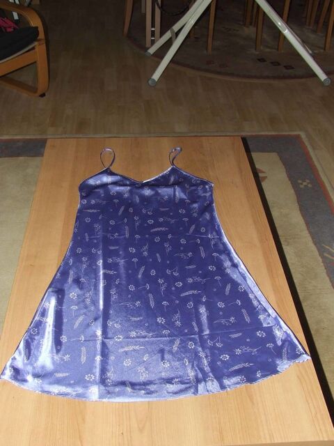 Nuisette satin�e, FIORI di LOTO, Mauve, Taille L (42 44) TBE 6 Bagnolet (93)