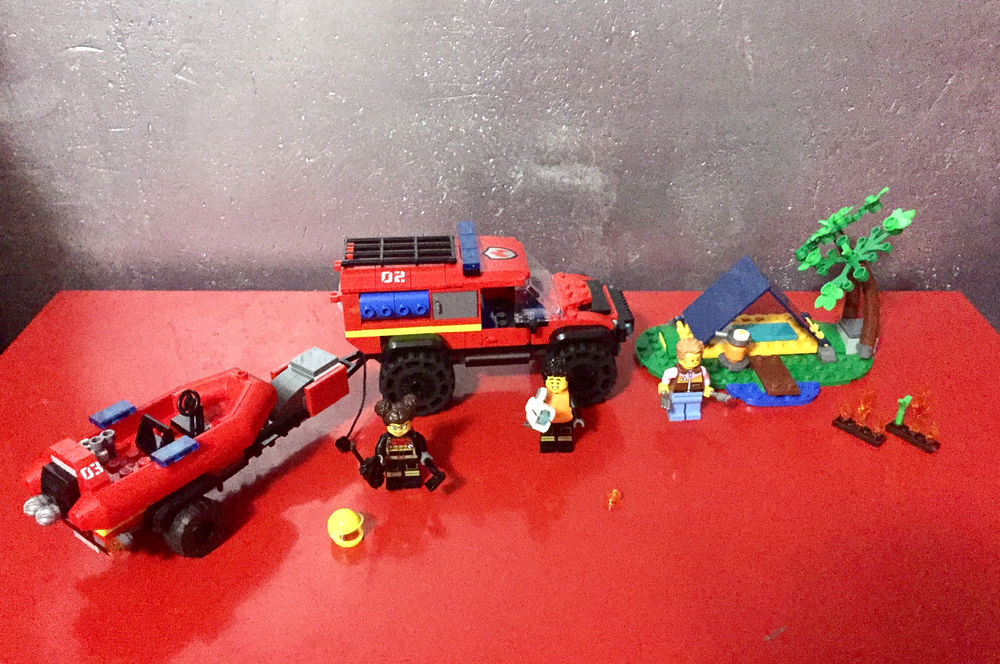 LEGO City 60412 4 X 4 FIRE ENGINE RESCUE BOAT Jeu Enfant 5 + Jeux / jouets
