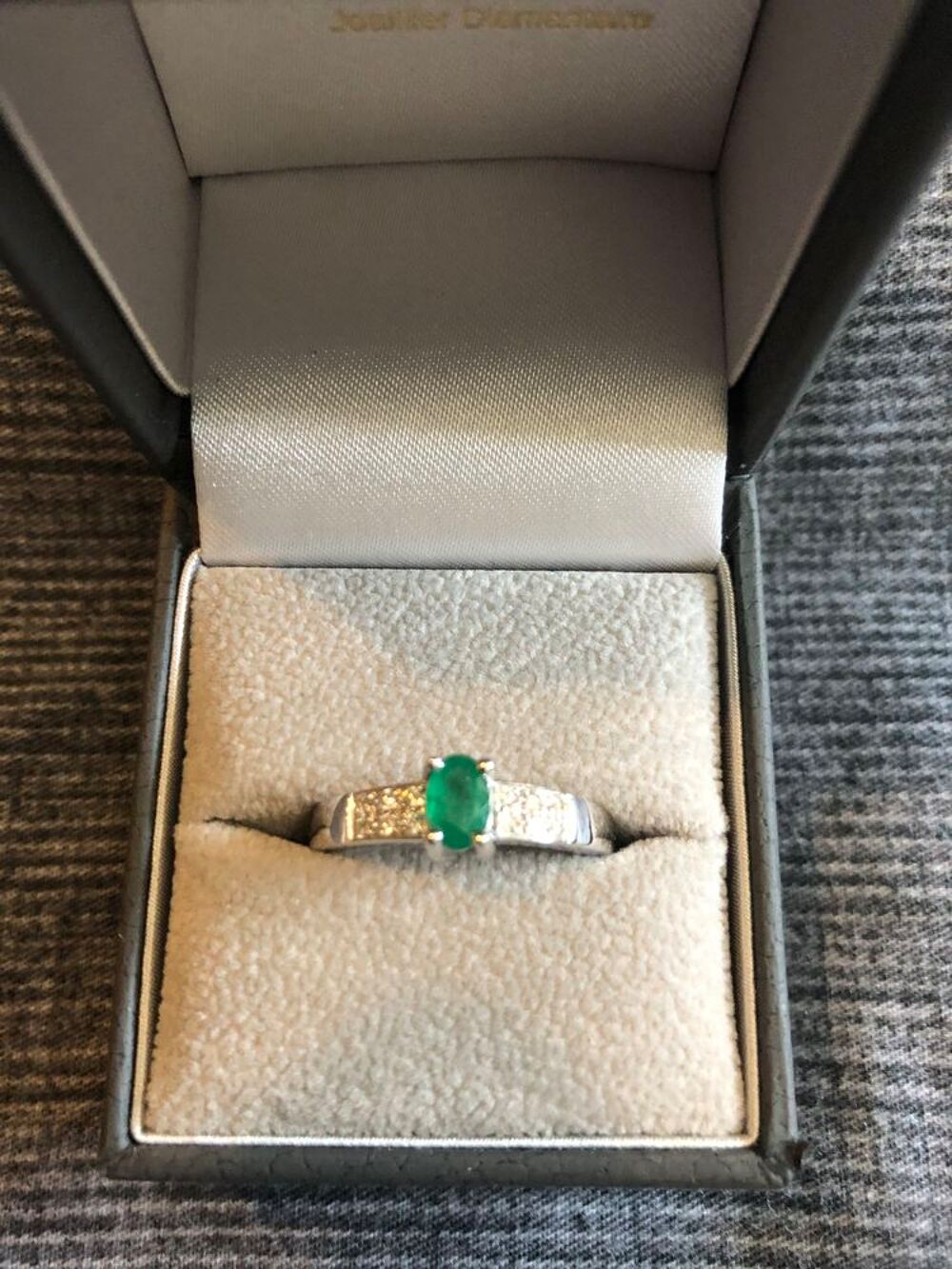 bague or blanc s&eacute;rie d une jolie emeuraude diamant Bijoux et montres
