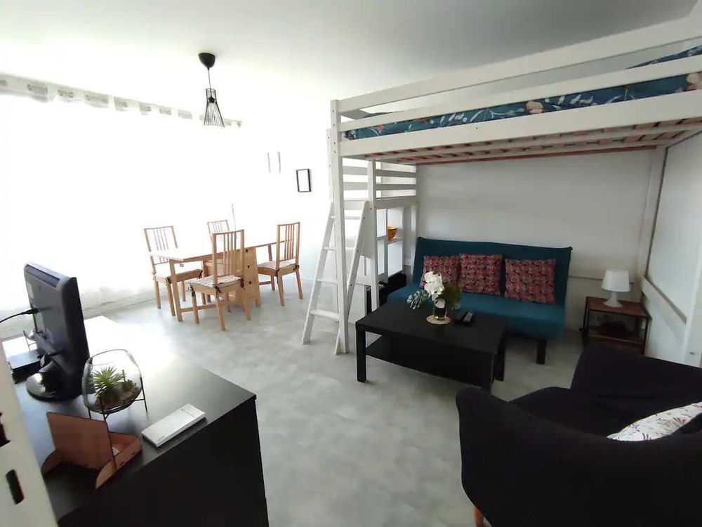 Vente Appartement Studio rénové avec grand balcon , cave et parking à  Aubergenville Aubergenville