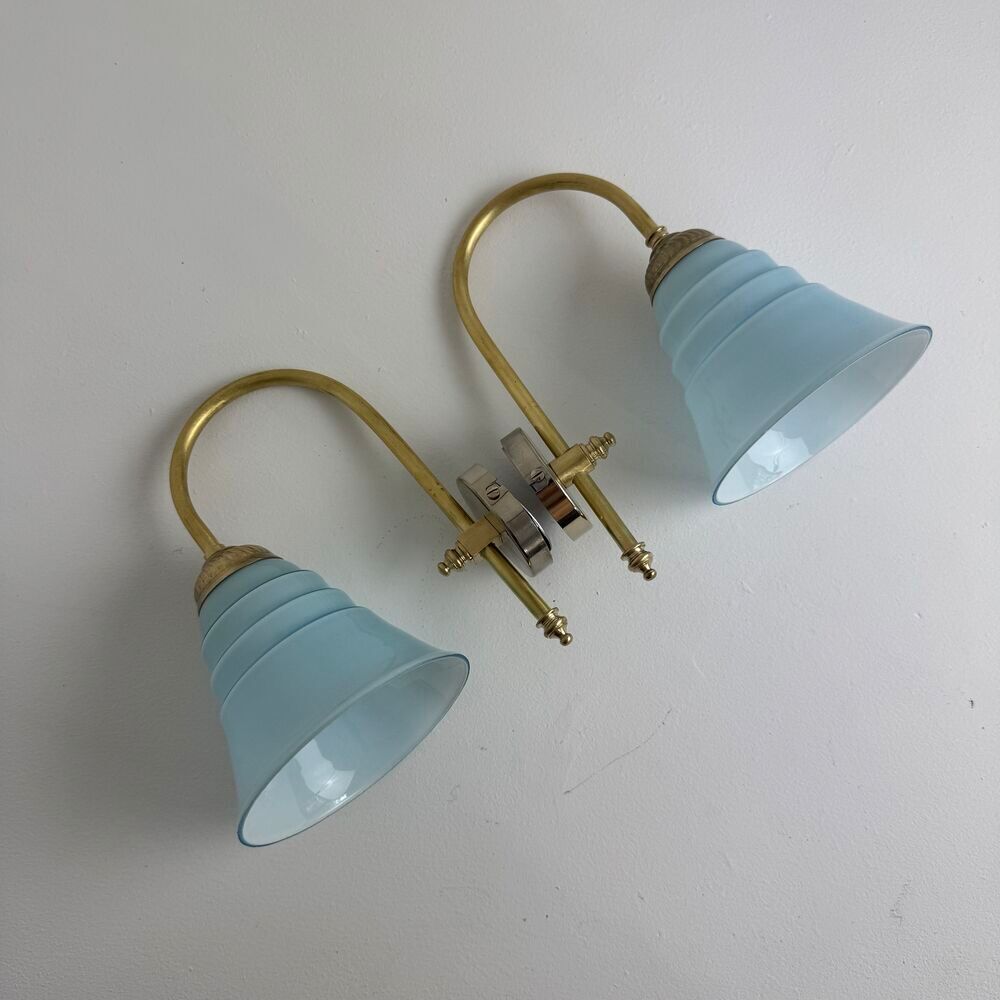  PAIRE D'ANCIENNES APPLIQUES EN OPALINE BLEUE VINTAGE Décoration
