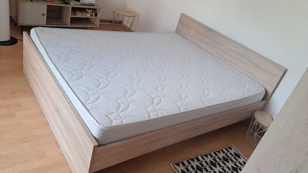 Lit bois clair avec matelas Meubles