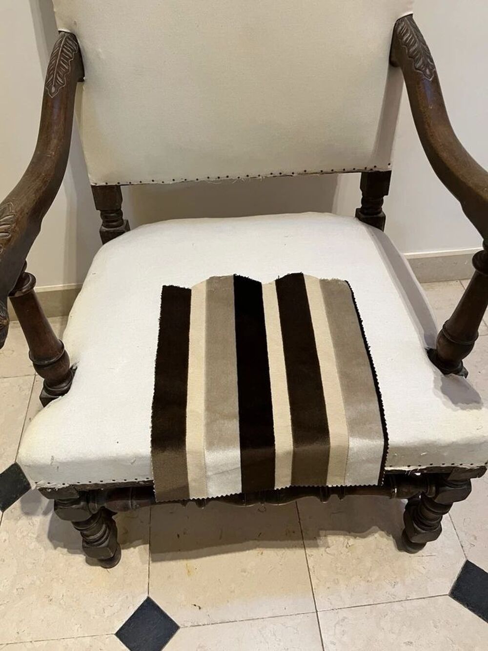 FAUTEUIL LOUIS XII LOUIS XIV nouvellement refait Meubles
