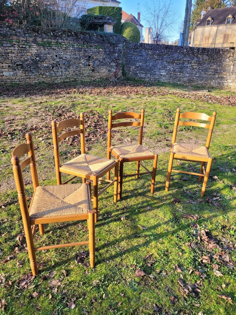 Table / Fauteuil / Meuble Meubles
