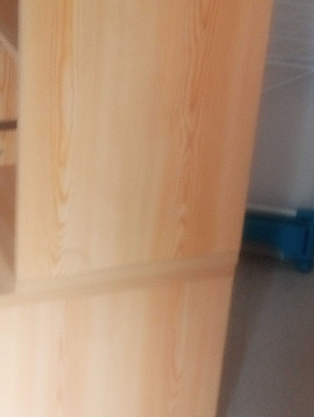 petit meuble en bois avec une petite porte Mobilier enfants