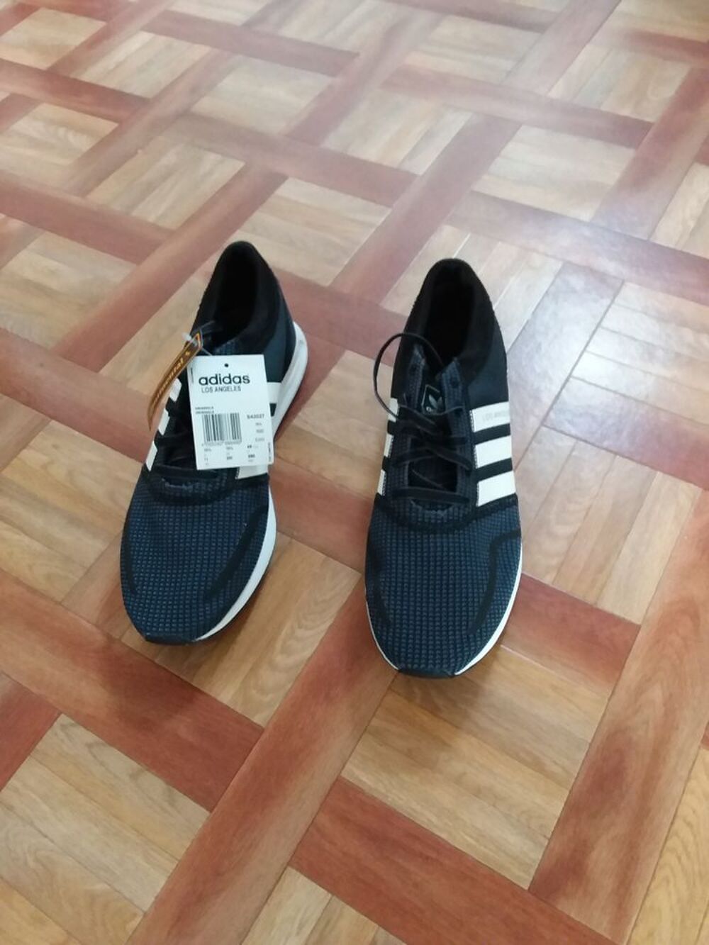 Basket ADIDAS neuve jamais porter Chaussures
