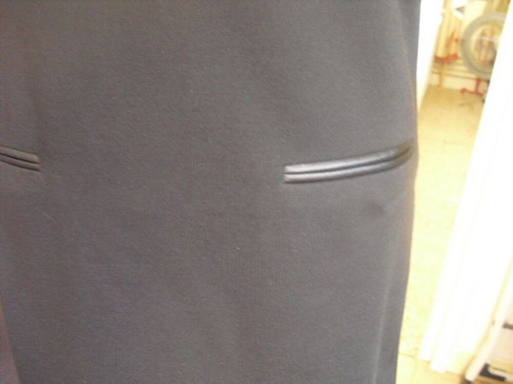 robe noire bi mati&egrave;re simili cuir NEUVE &eacute;tiquett&eacute;e TAILLE 36 Vêtements