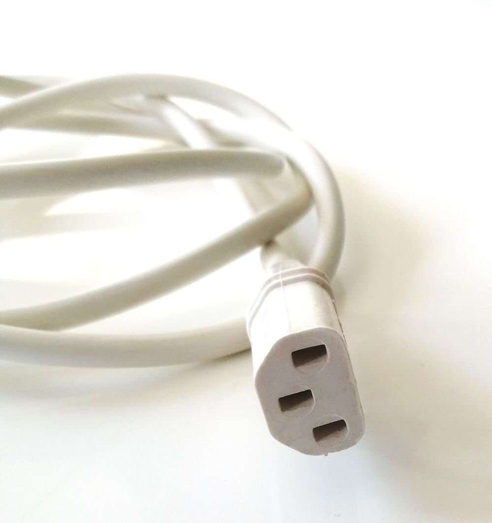 C&acirc;ble d'alimentation blanc L 1,53 m avec prise de terre Bricolage