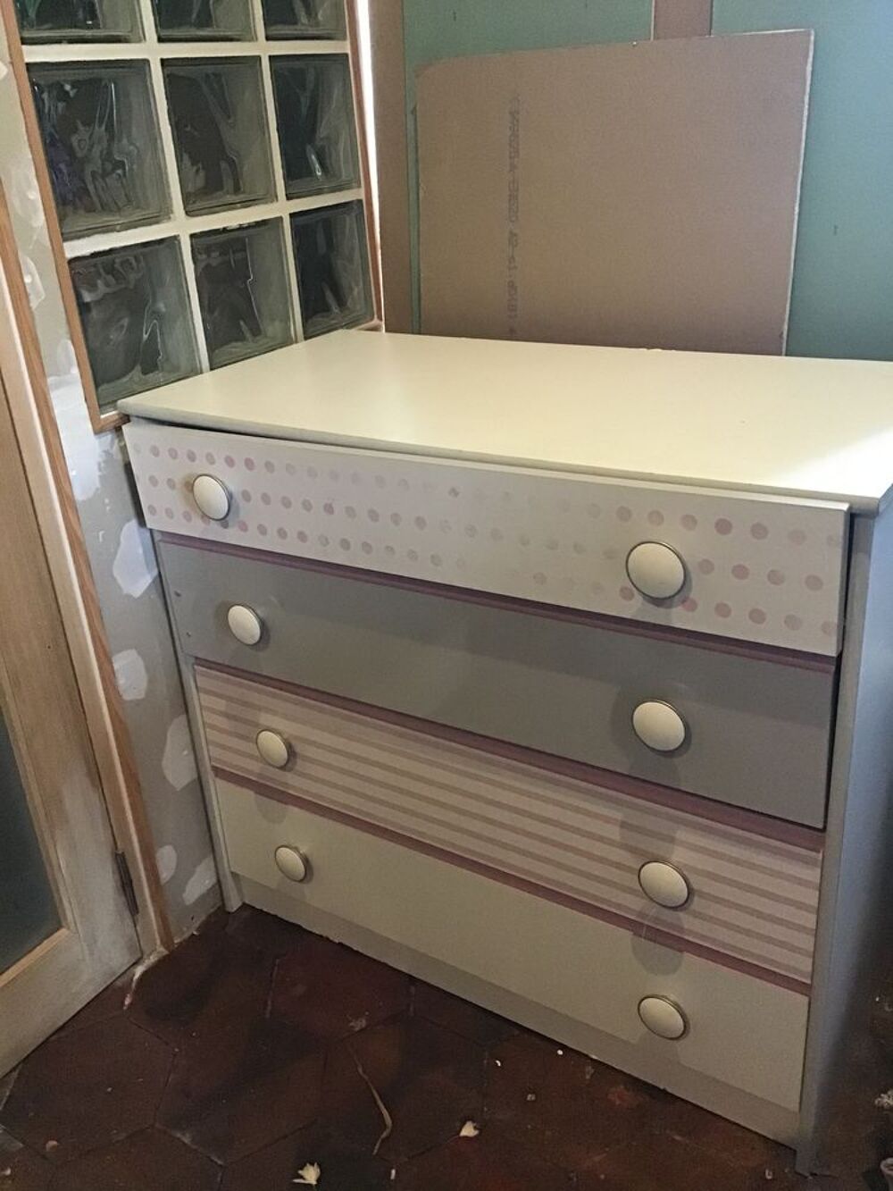 Commode 4 tiroirs rose et blanche Meubles