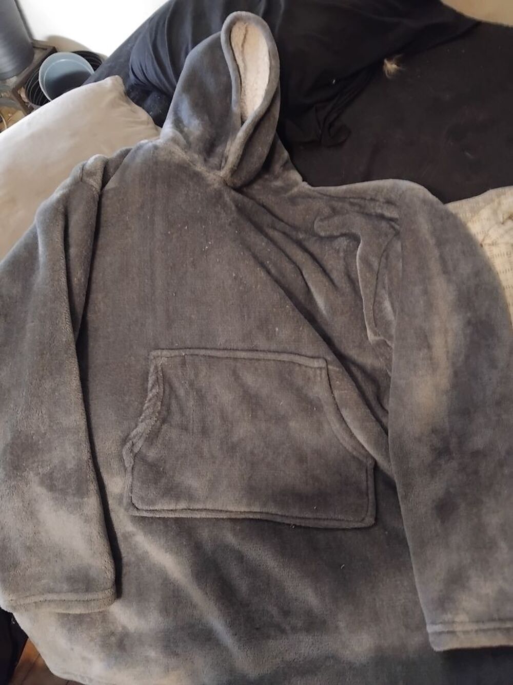 Manteau polaire gris &agrave; capuche Vêtements