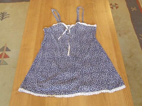 Nuisette, motif imprimé fleurs, Bleu marine, T. 42 44, TBE 4 Bagnolet (93)