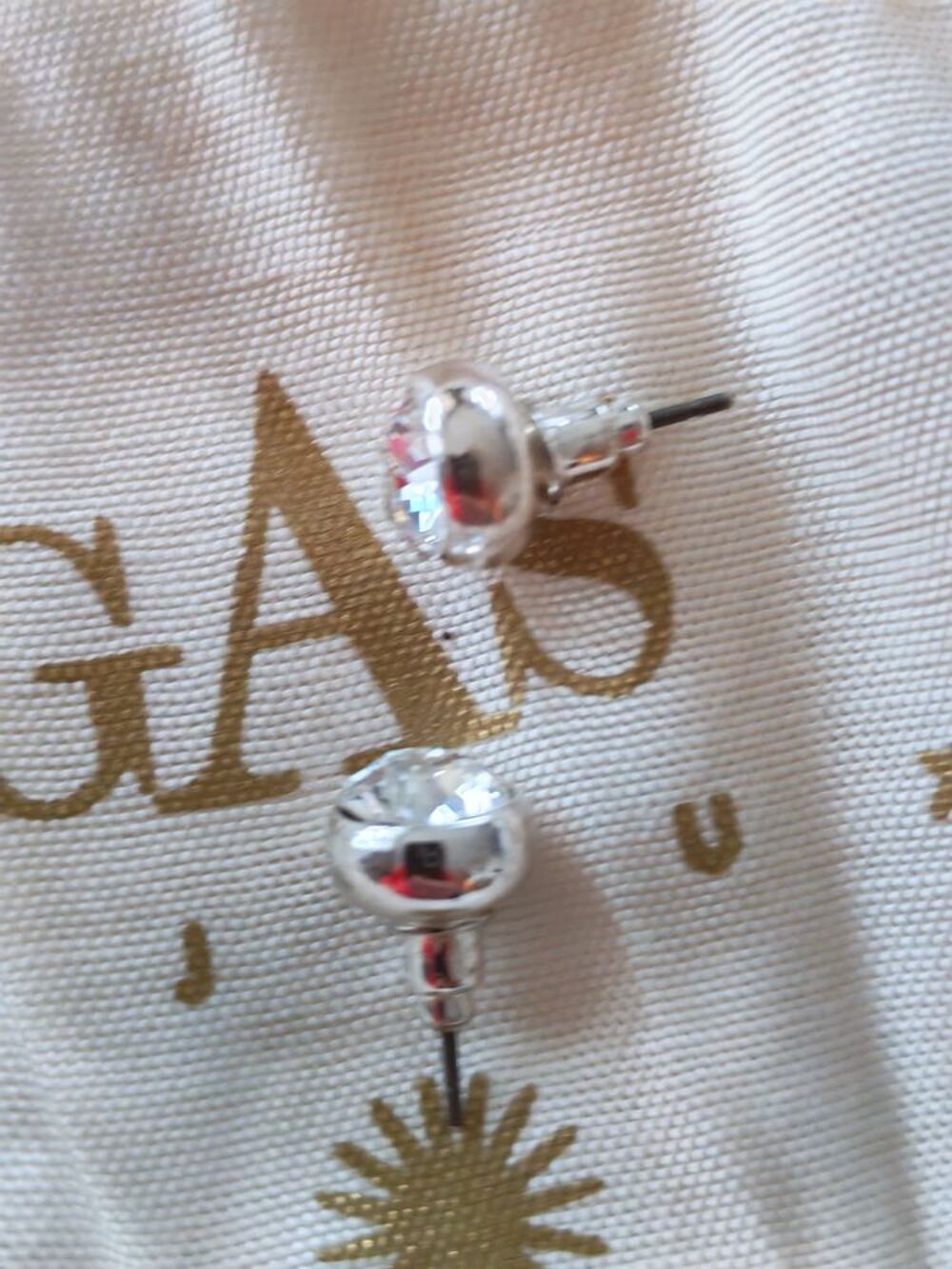 Clous oreilles argentes Bijoux et montres
