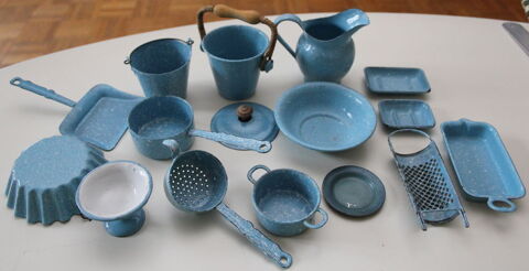 Dinette ancienne en tole �maill�e 150 Issy-les-Moulineaux (92)