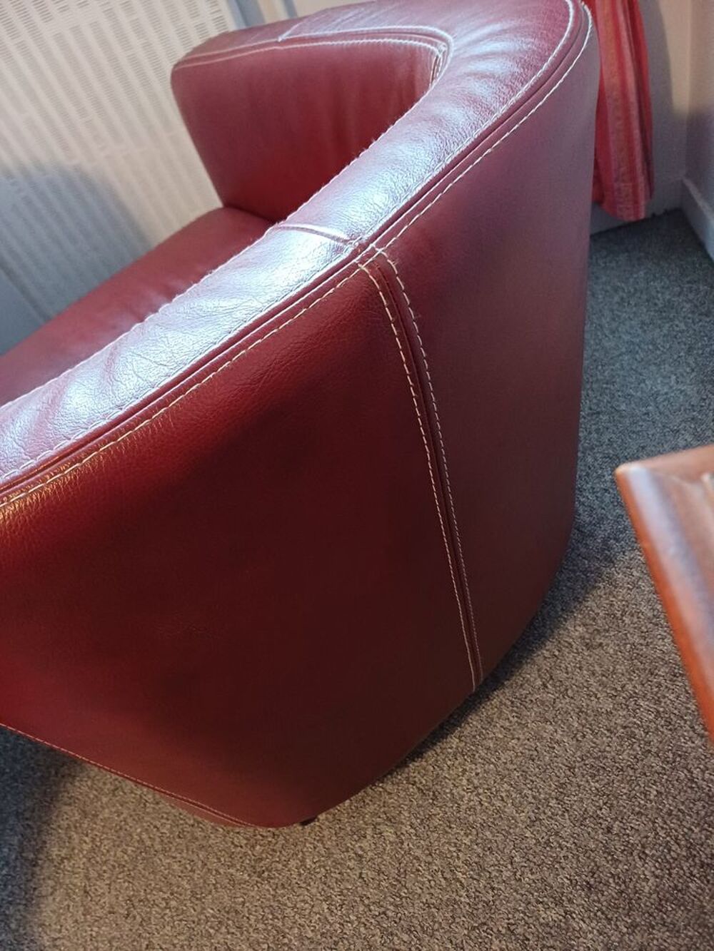 4fauteuils en cuir rouge parfait &eacute;tat 220€ les quatre Meubles