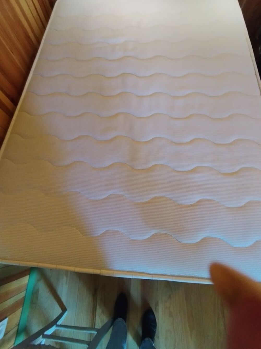 lit-coffre + matelas 23 cm Meubles
