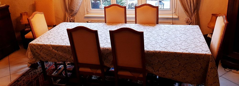 Table + 7 chaises Meubles