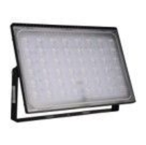  Éclairage led 300 Watts 220 VOLTS.Très bon état. Prix b 