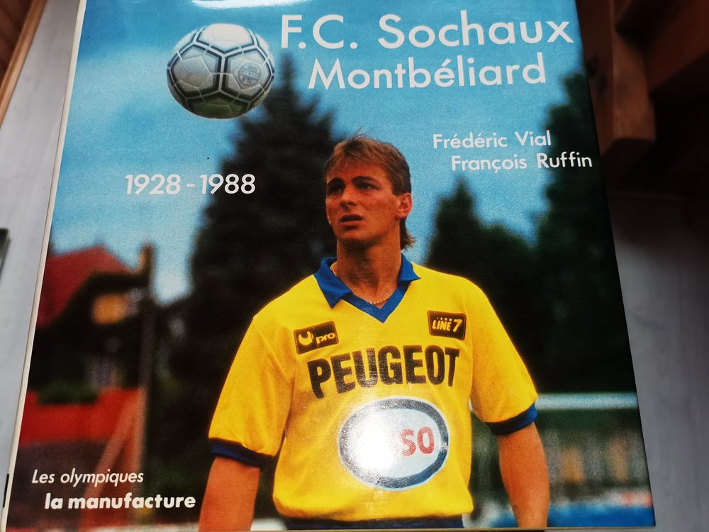 HISTOIRE DU FC SOCHAUX 
LIVRE ANNIVERSAIRE PERIODE 1928/1988 Livres et BD