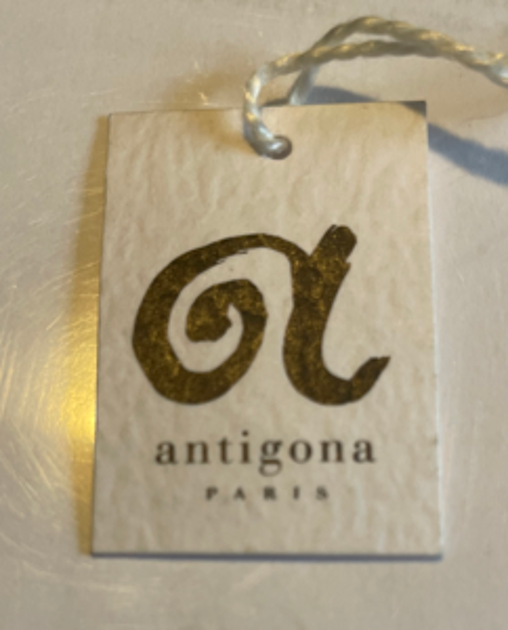 BO Clip dor&eacute;e ronde relief ANTIGONA Bijoux et montres