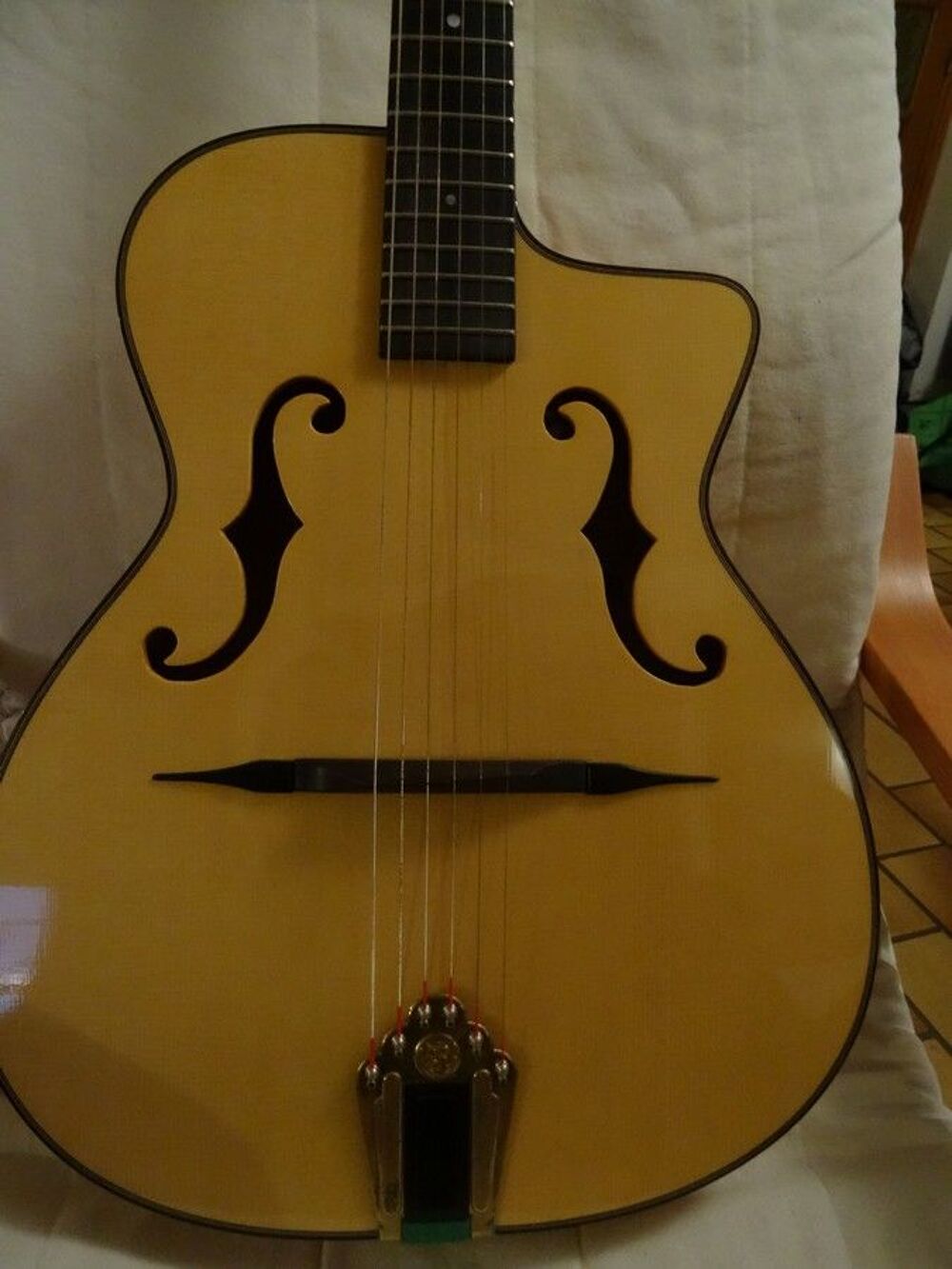 guitare Manouche 
Instruments de musique