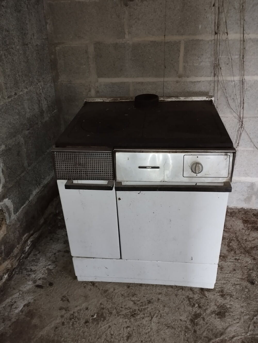 CUISINIERE EN FONTE Electroménager
