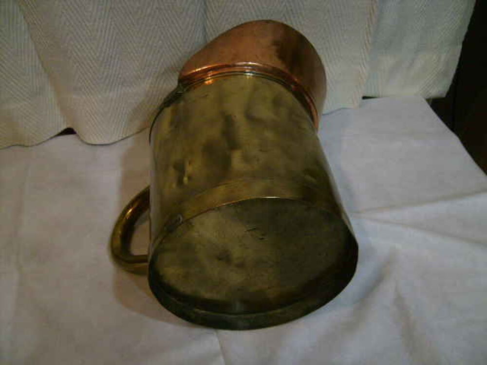 Cruche d&eacute;calitre en cuivre et laiton Décoration