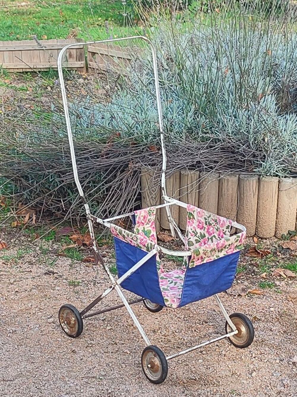 Ancienne petite poussette de poup&eacute;e Jeux / jouets