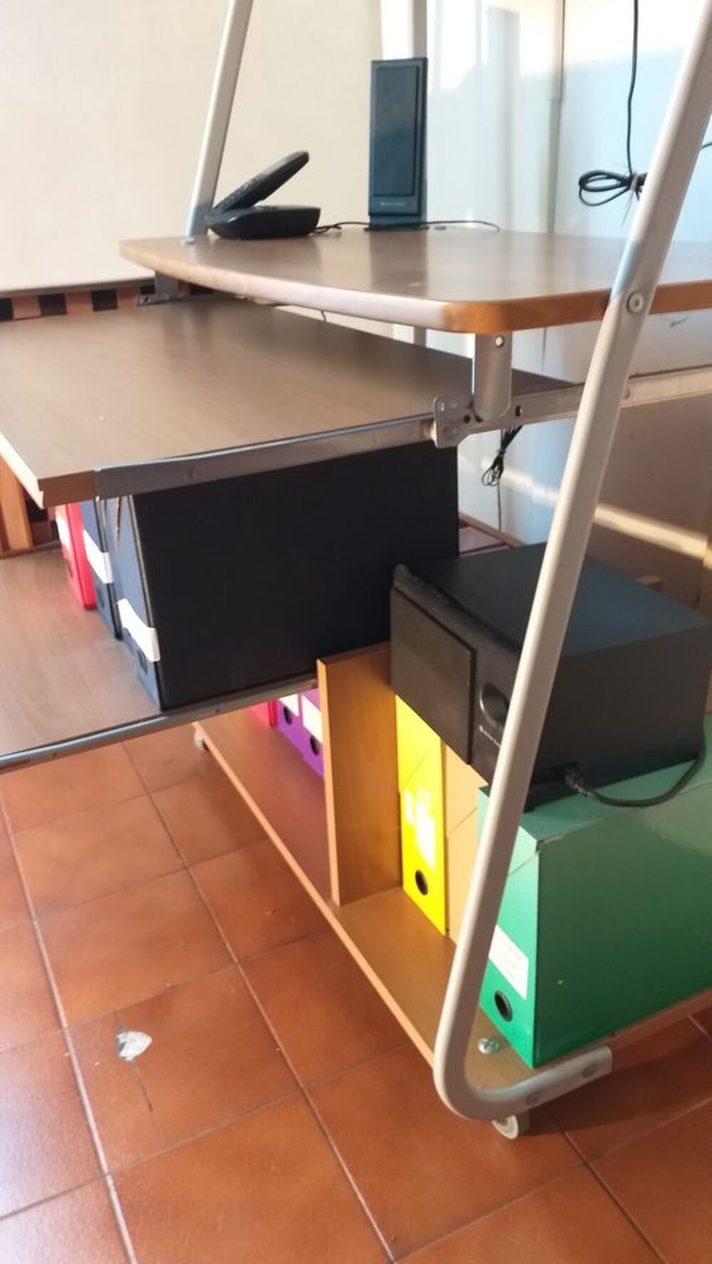 Bureau informatique complet sur roulettes Meubles