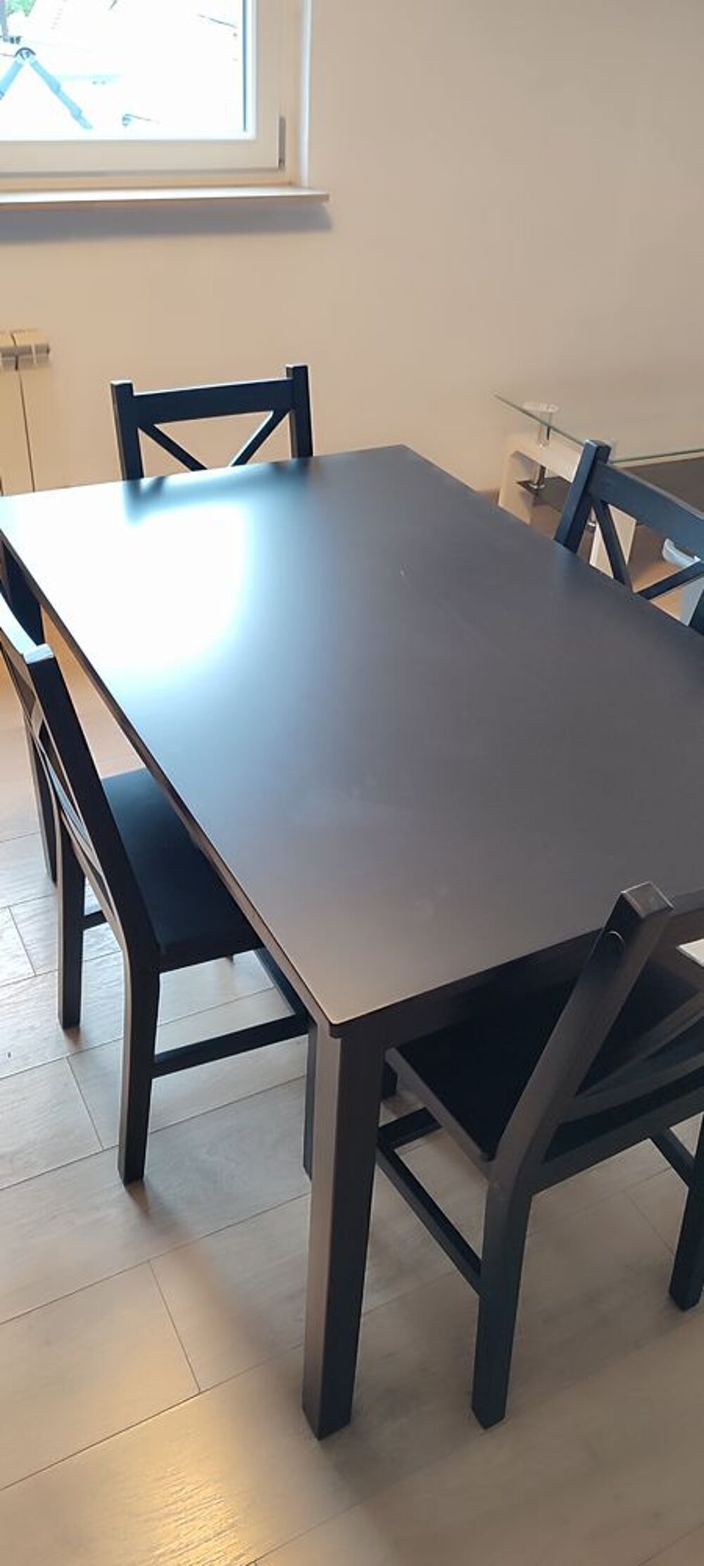 Table avec 4 chaises Meubles
