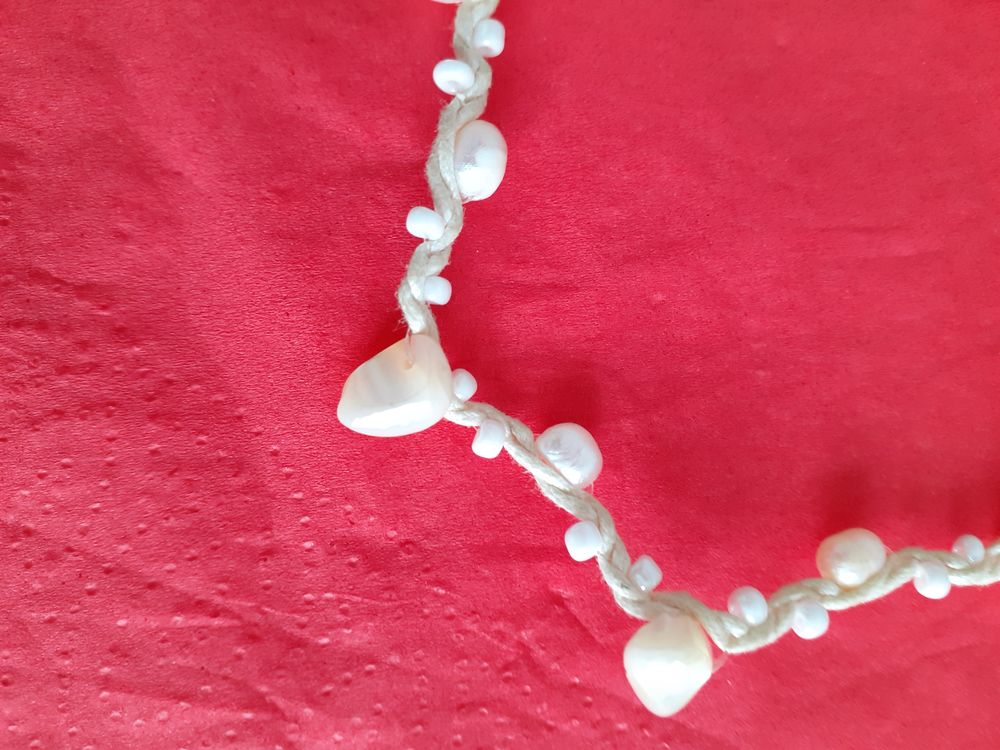 BRACELET cordelette avec perles blanches Bijoux et montres