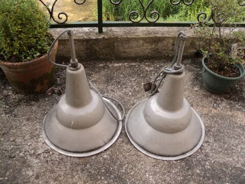 Paire de Grandes Lampes Abat-jours Industriel Aluminium 50 Loches (37)