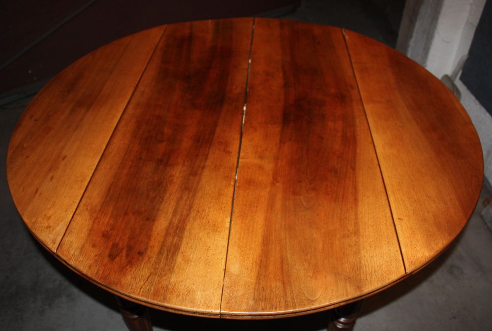 Table ronde en ch&ecirc;ne massif Meubles