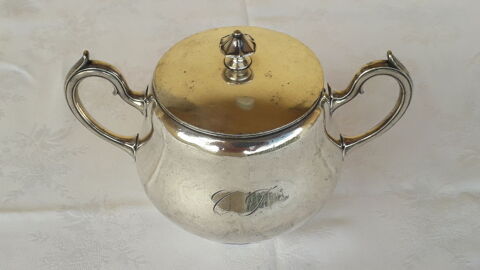 Sucrier, bonbonni�re Christofle argenterie de marine
130 Salon-de-Provence (13)