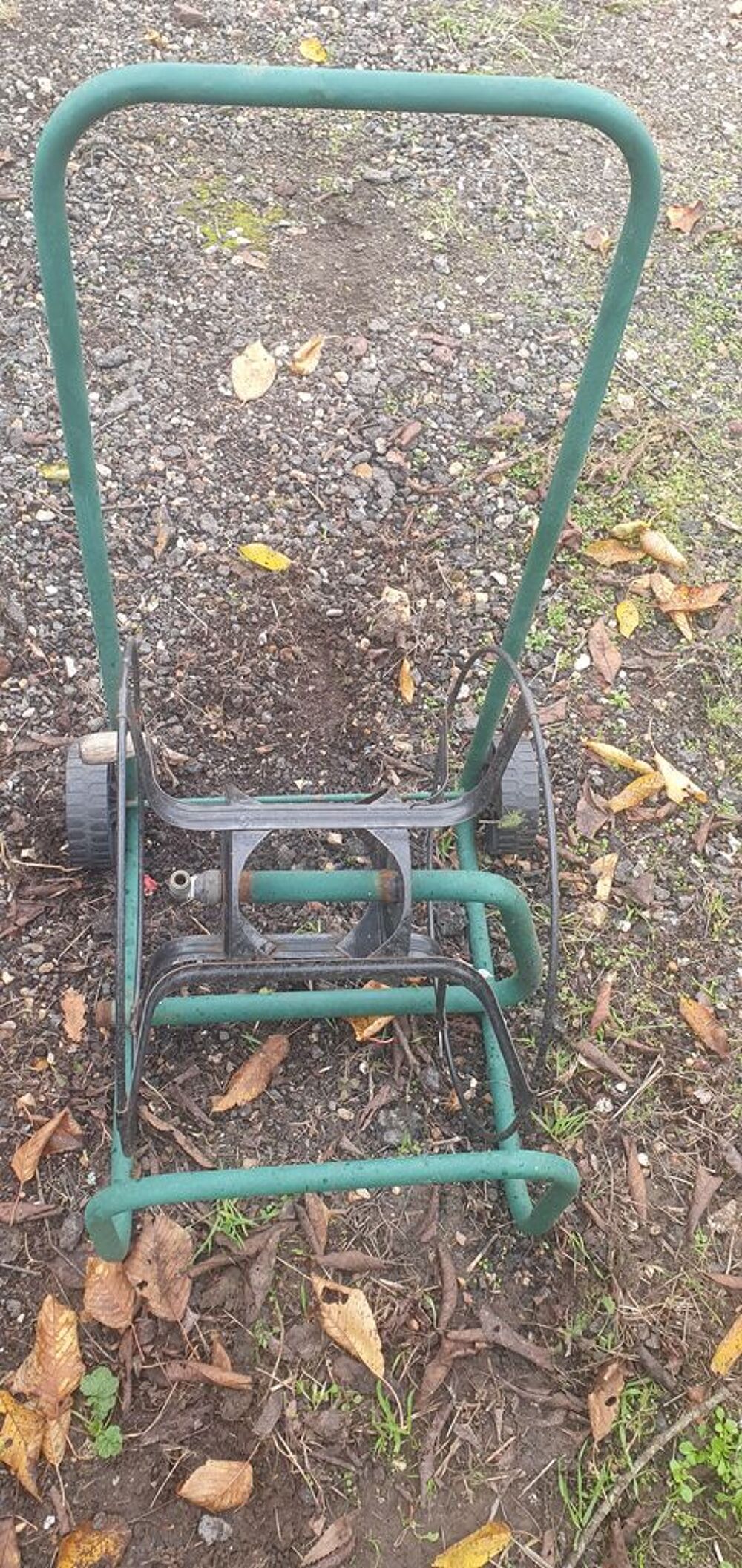 Rouleau m&eacute;tallique pour tuyau arrosage Jardin