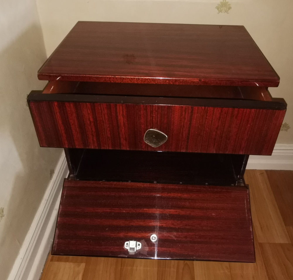 Chambre compl&egrave;te en merisier sommier Swiss Som Meubles