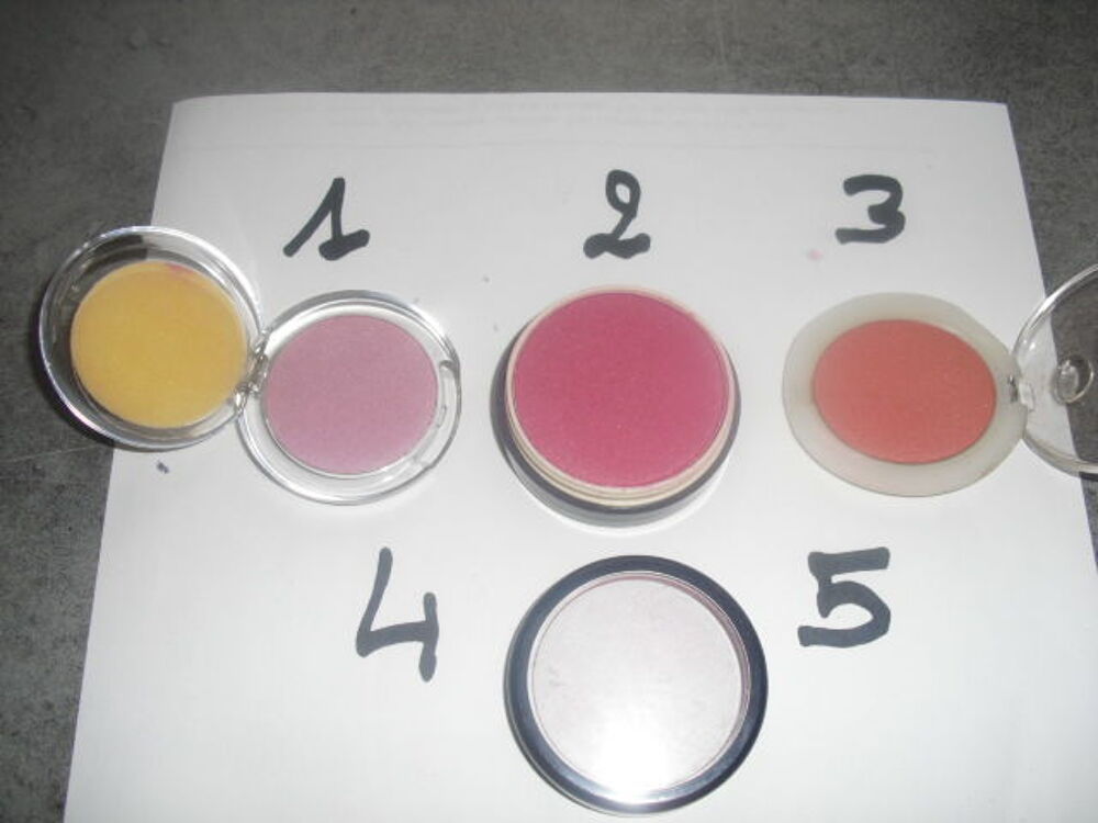 FARD a joue differentes couleurs et marques, lot de 3 NEUF Vêtements